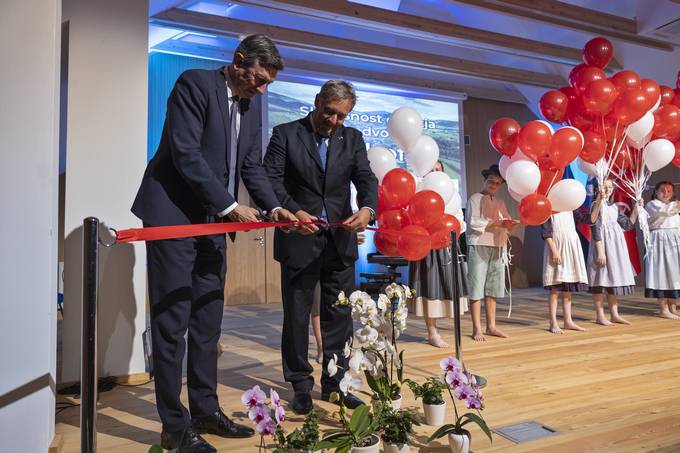 Predsednik Pahor na Muti ob odprtju nove venamenske dvorane